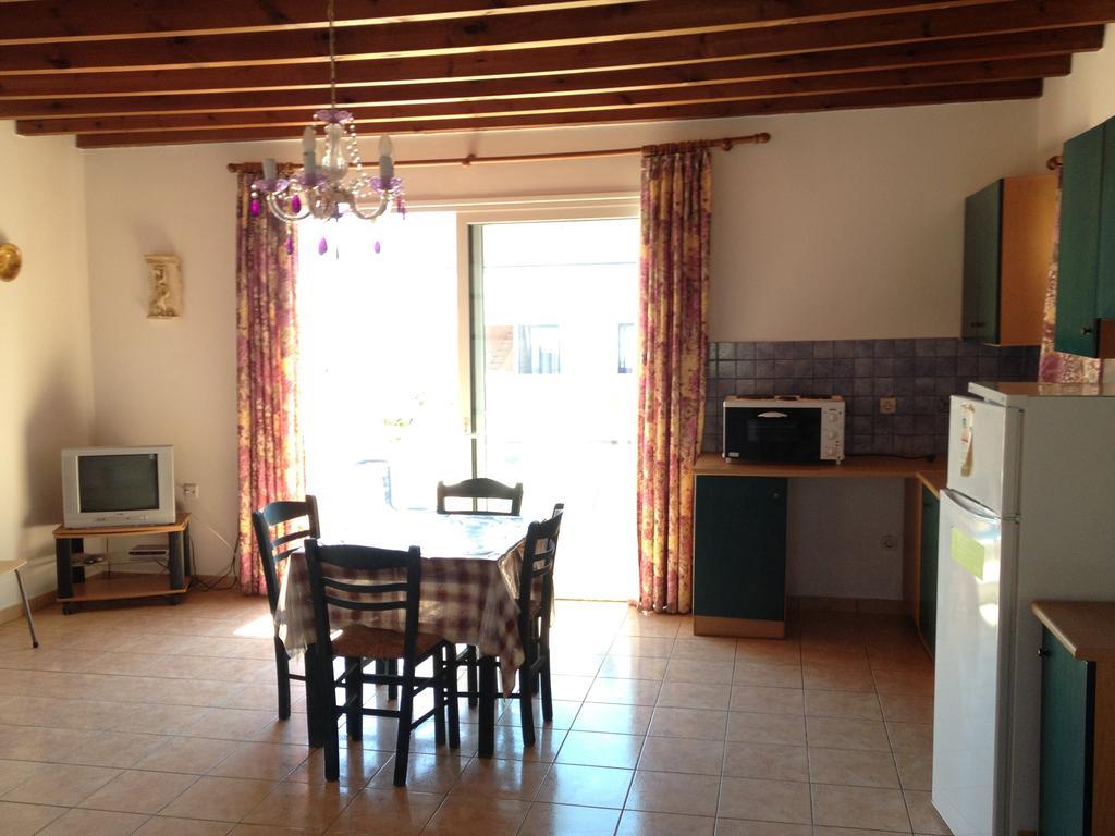 Saint Konstantin Beach Apartments Stegna Chambre photo